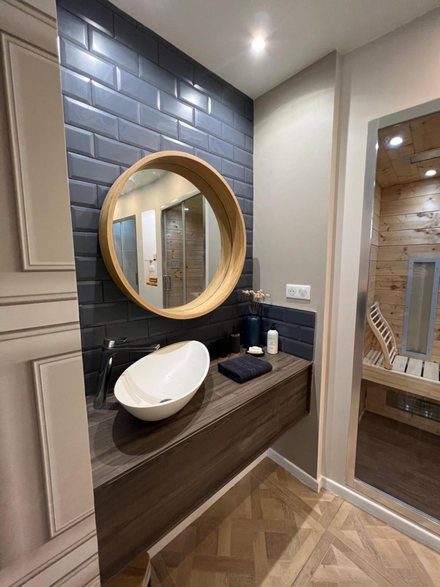 Appartement Avec Jacuzzi Sauna & Home Cinema - Nid D'Angers Kültér fotó