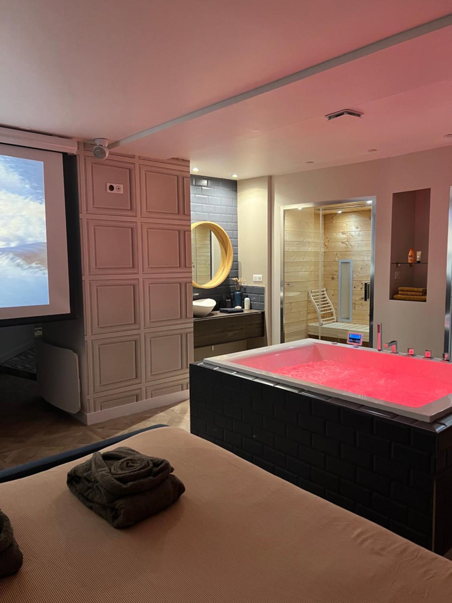 Appartement Avec Jacuzzi Sauna & Home Cinema - Nid D'Angers Kültér fotó