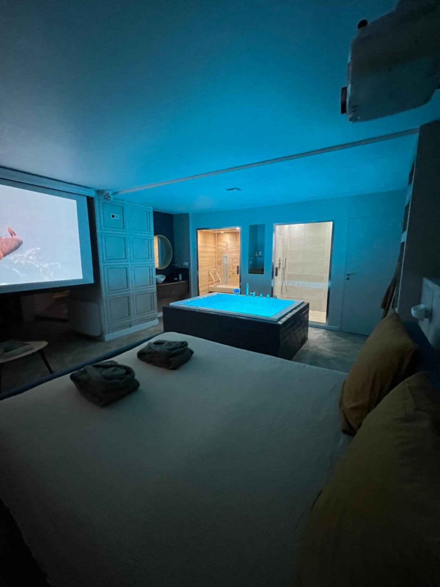 Appartement Avec Jacuzzi Sauna & Home Cinema - Nid D'Angers Kültér fotó