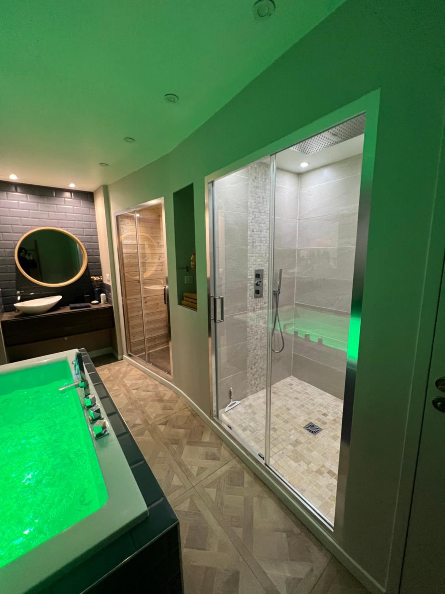 Appartement Avec Jacuzzi Sauna & Home Cinema - Nid D'Angers Kültér fotó